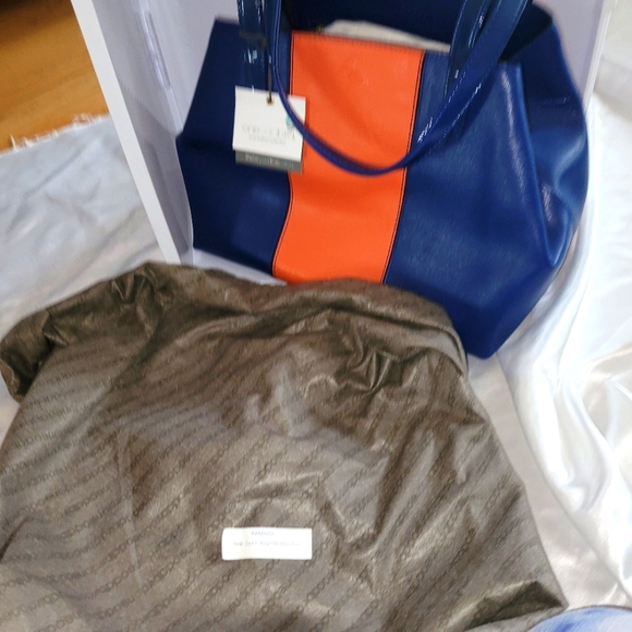 ONEODDBIRD The Lorikeet Saffiano Leather Handbag Navy/Orange, BENEFITS AUTISM - Picture 3 of 9